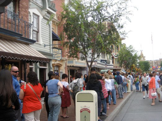 Lining up outside the Disneyana store