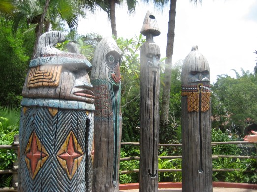 Tiki fountains in Florida